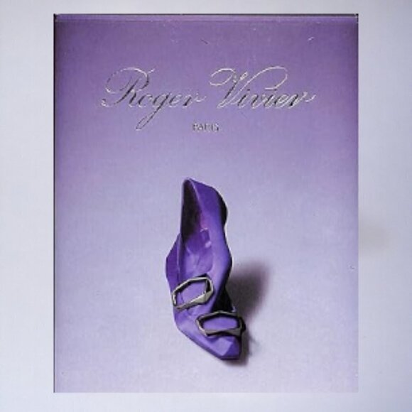 Roger Vivier Paris:  Fall-Winter 2008-2009, catalog - Picture 1 of 9